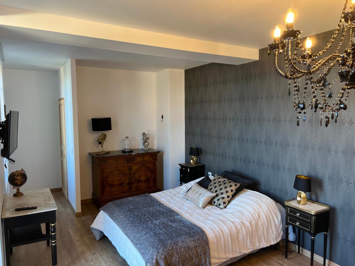 Chateau Segot Neuilly-le-Real Bagian luar foto