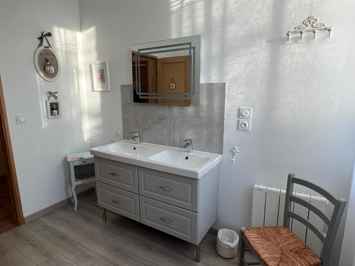 Chateau Segot Neuilly-le-Real Bagian luar foto