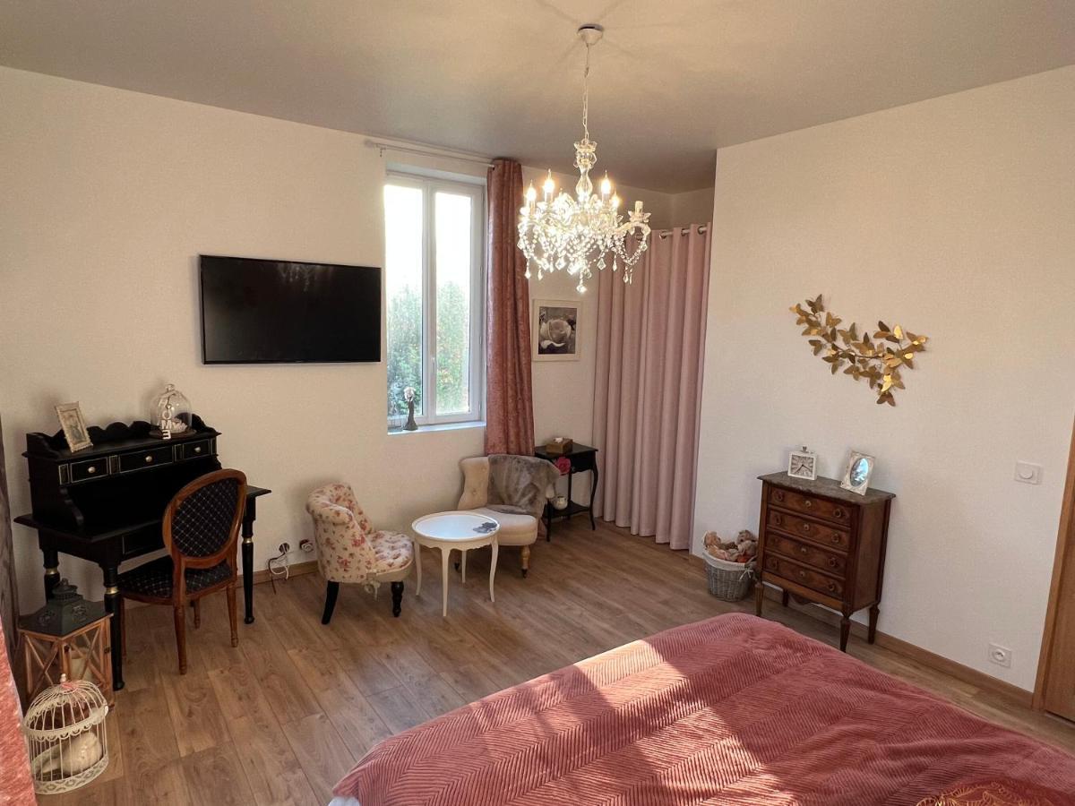 Chateau Segot Neuilly-le-Real Bagian luar foto