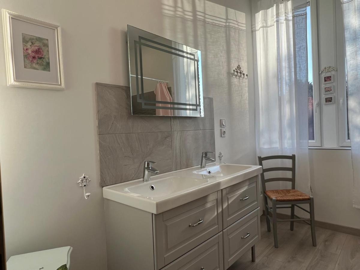 Chateau Segot Neuilly-le-Real Bagian luar foto