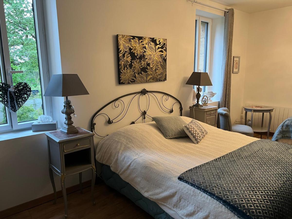 Chateau Segot Neuilly-le-Real Bagian luar foto