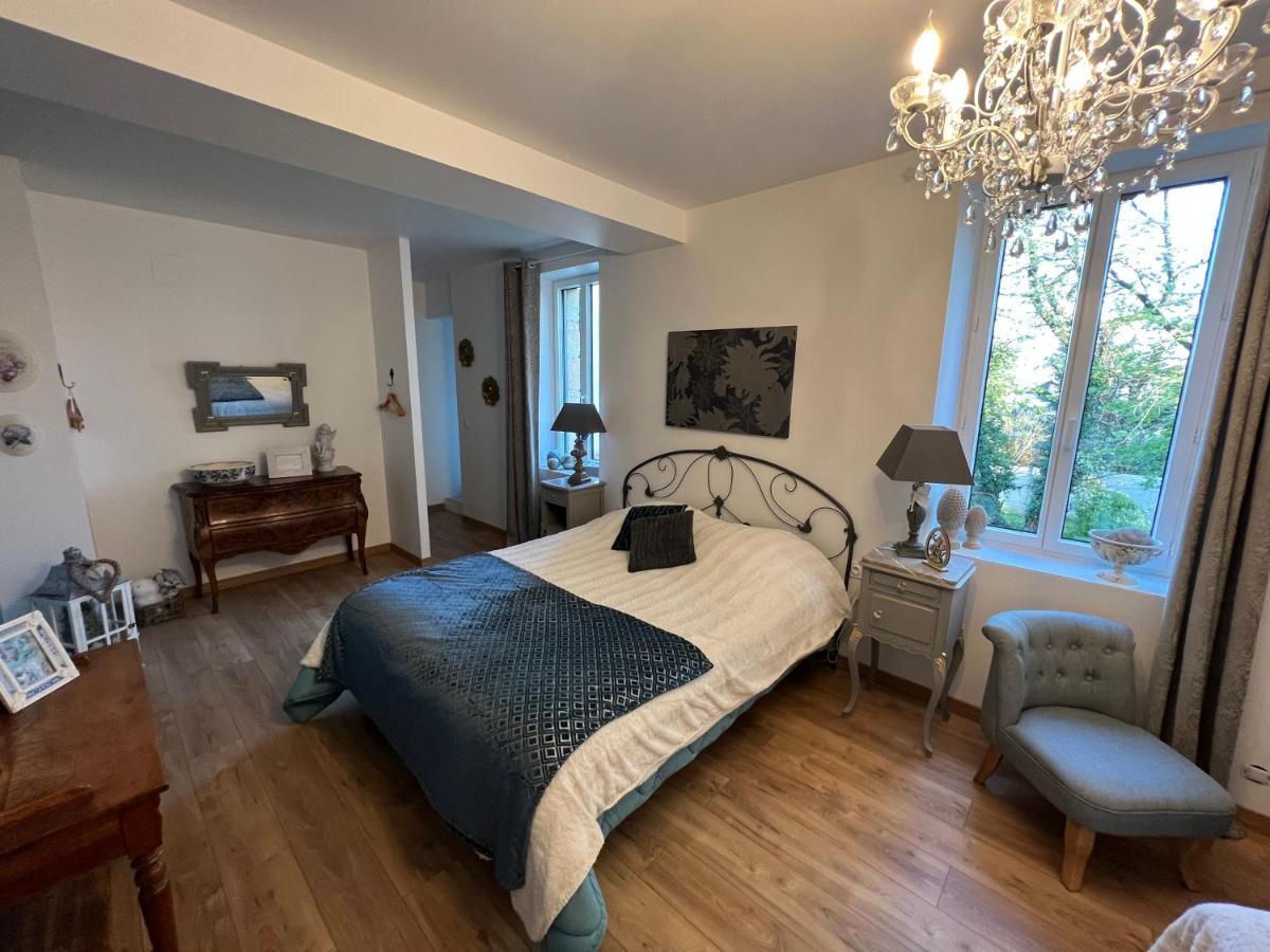 Chateau Segot Neuilly-le-Real Bagian luar foto