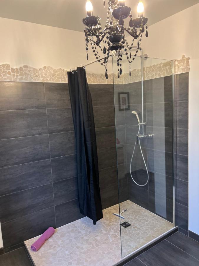Chateau Segot Neuilly-le-Real Bagian luar foto