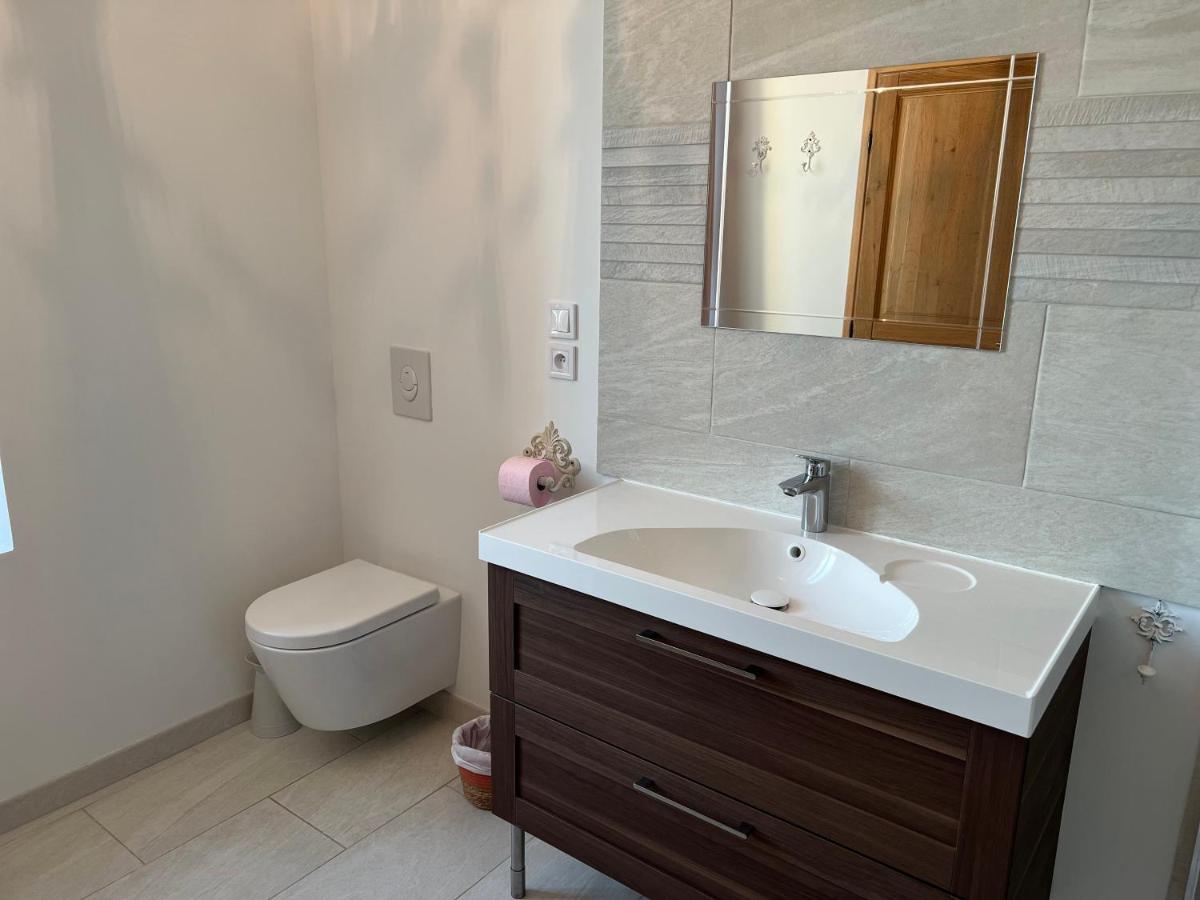 Chateau Segot Neuilly-le-Real Bagian luar foto