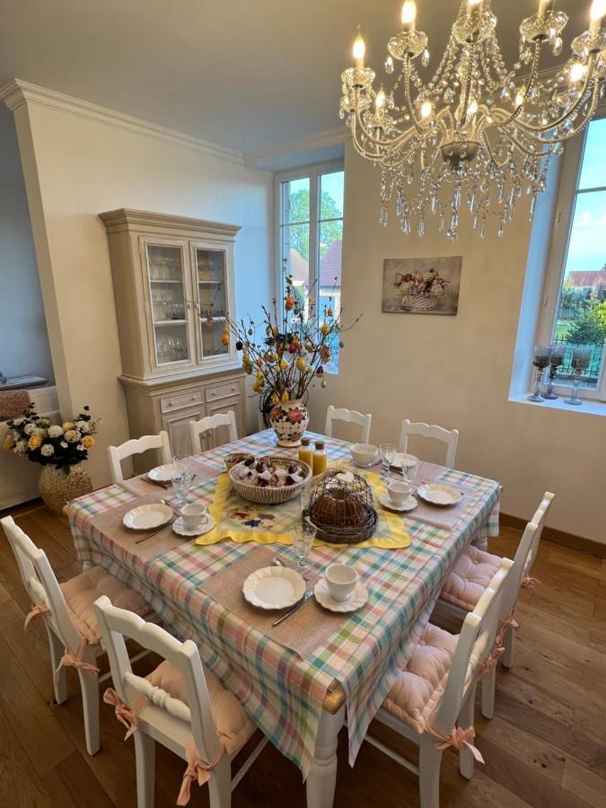 Chateau Segot Neuilly-le-Real Bagian luar foto
