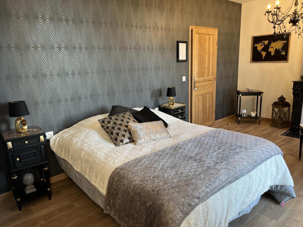 Chateau Segot Neuilly-le-Real Bagian luar foto