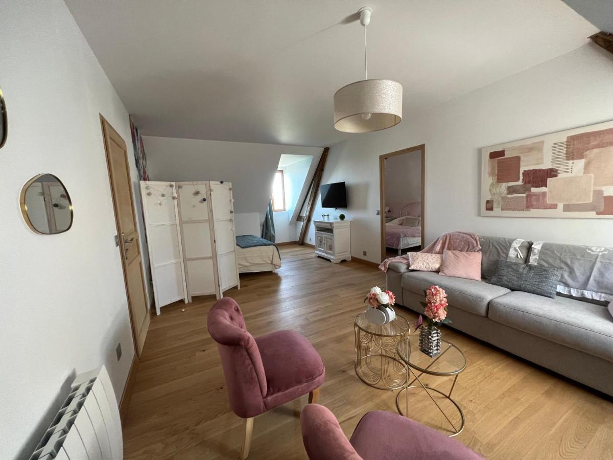 Chateau Segot Neuilly-le-Real Bagian luar foto