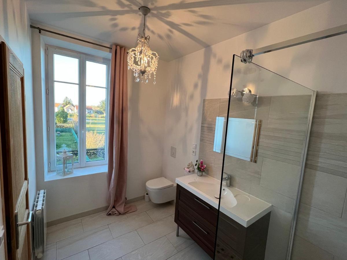 Chateau Segot Neuilly-le-Real Bagian luar foto
