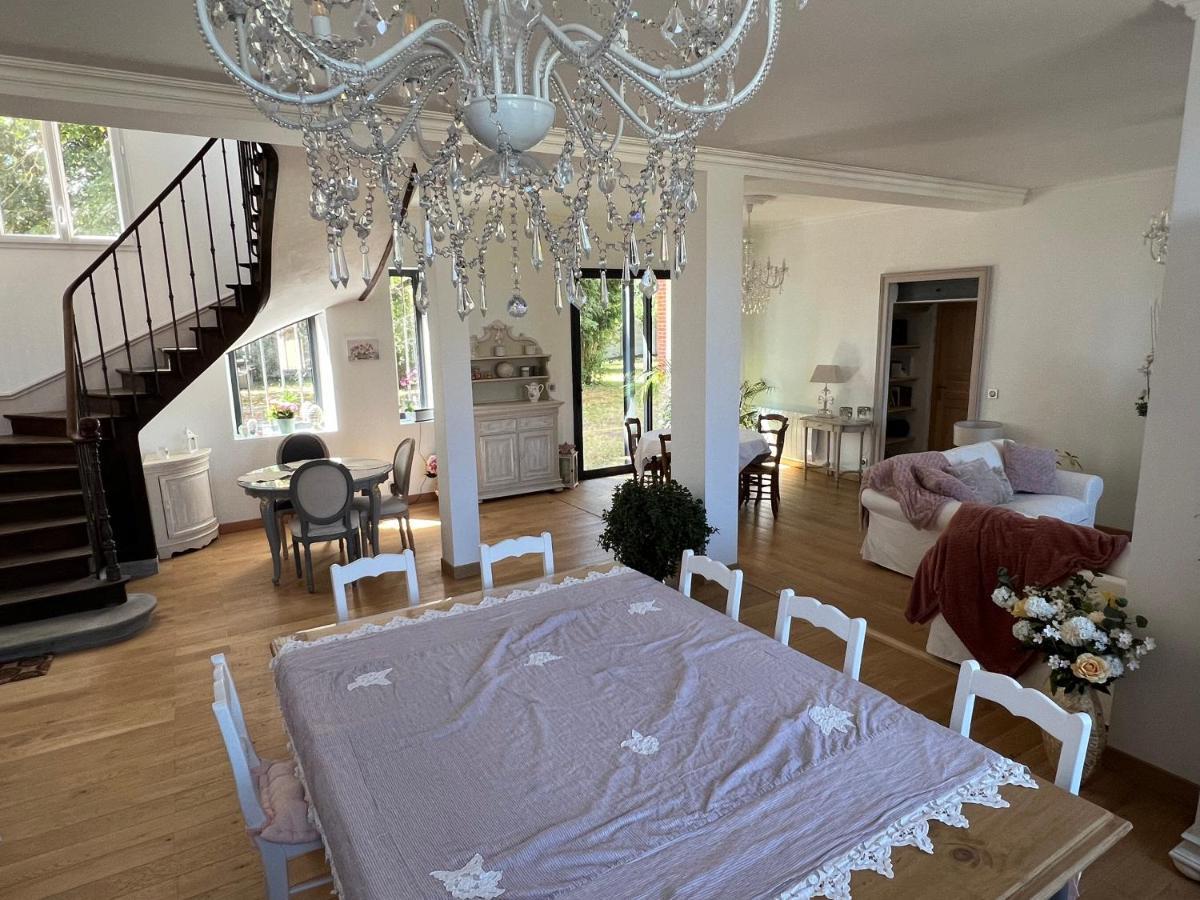 Chateau Segot Neuilly-le-Real Bagian luar foto