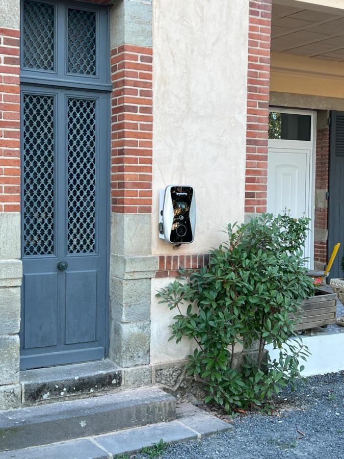 Chateau Segot Neuilly-le-Real Bagian luar foto