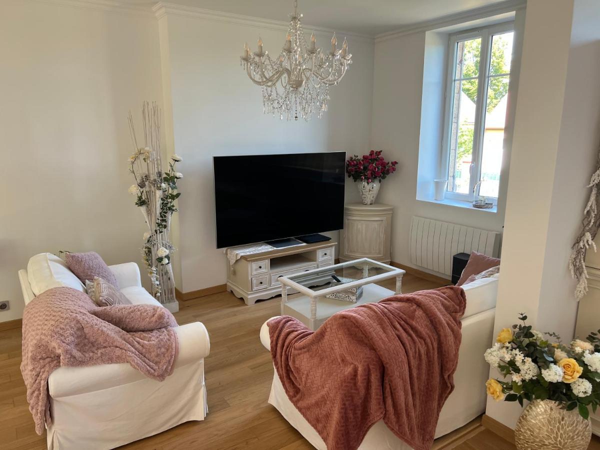 Chateau Segot Neuilly-le-Real Bagian luar foto