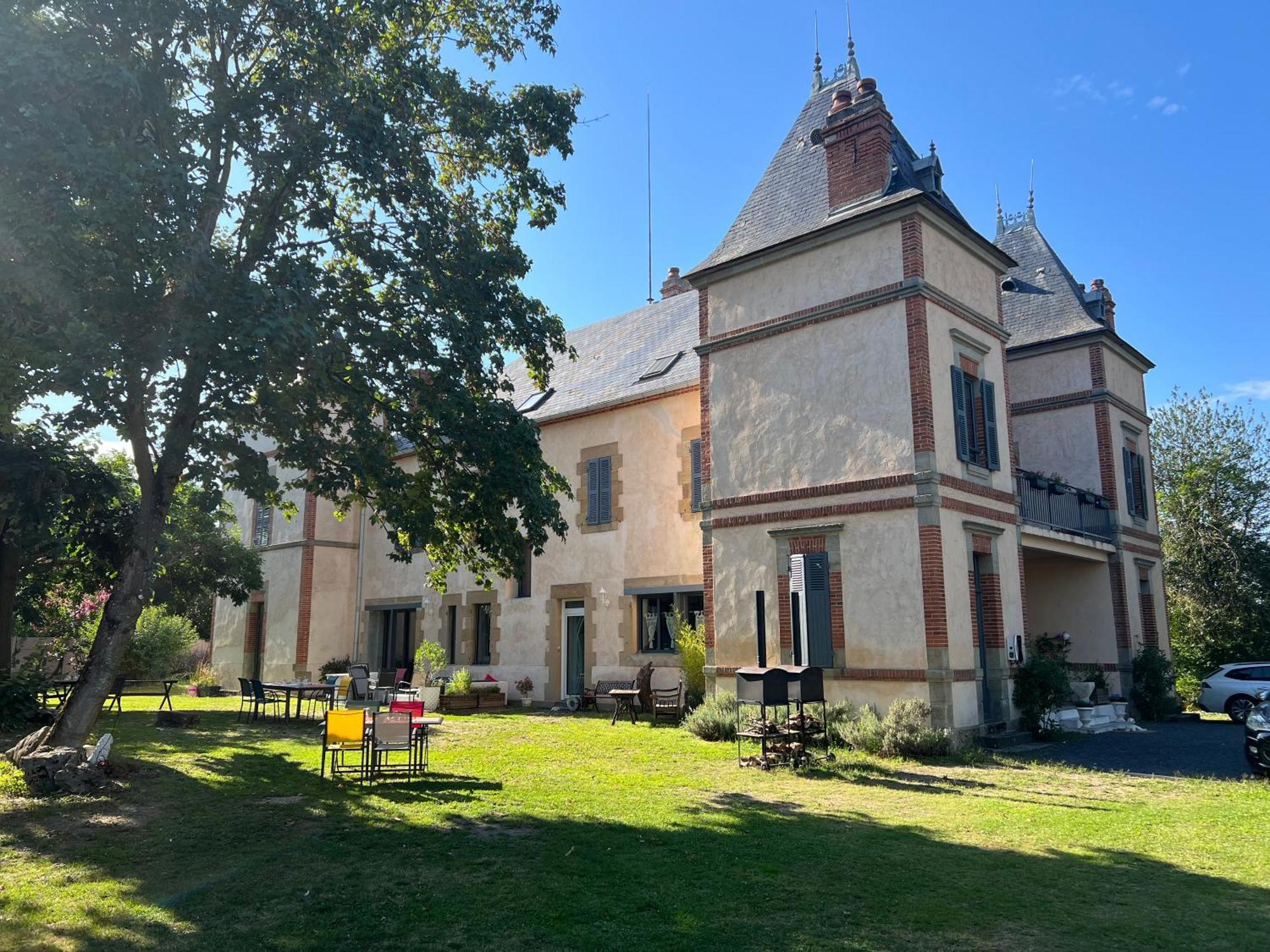 Chateau Segot Neuilly-le-Real Bagian luar foto